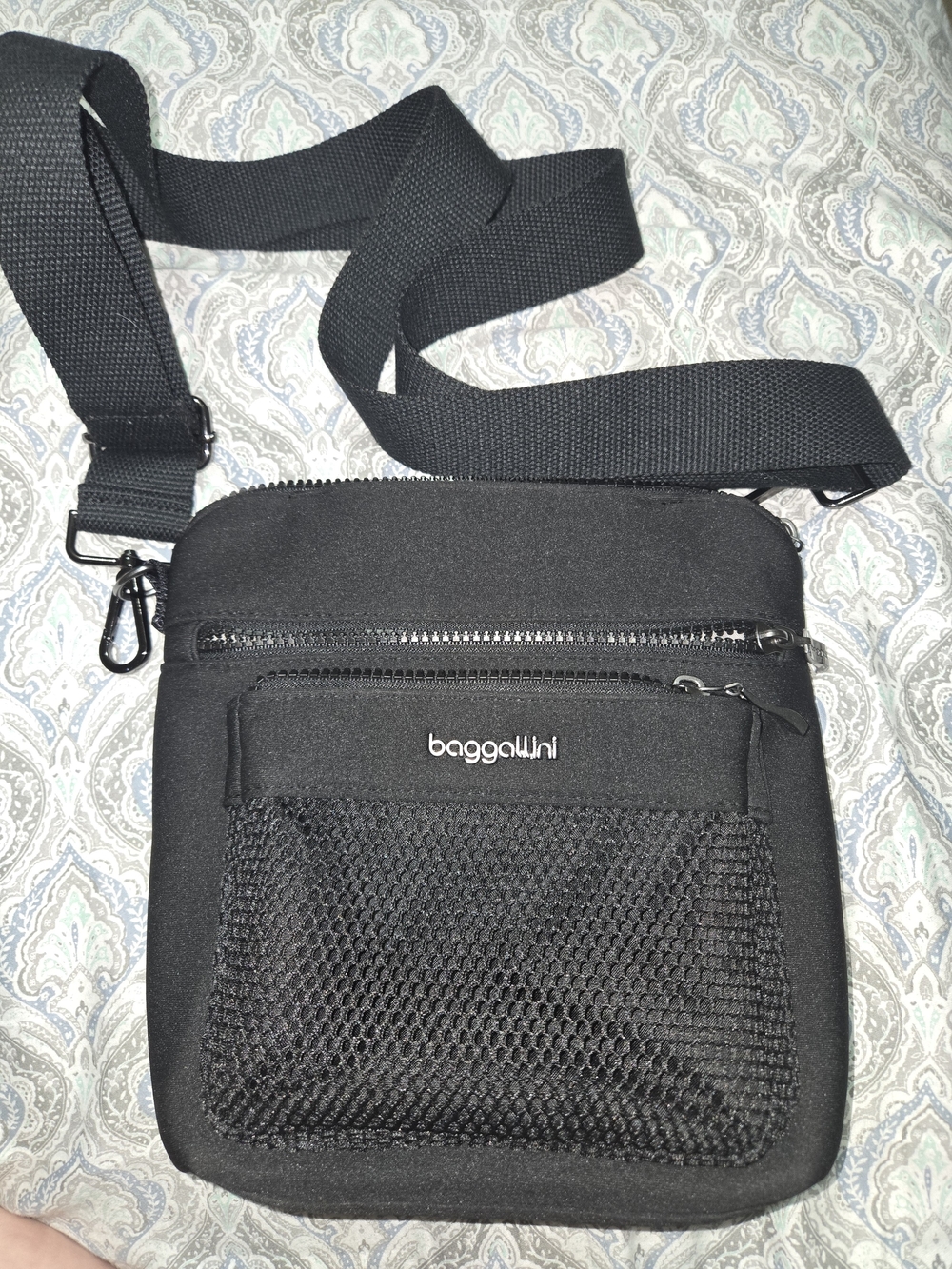 Baggallini Black Compact Crossbody Messenger with Mesh Front Pocket